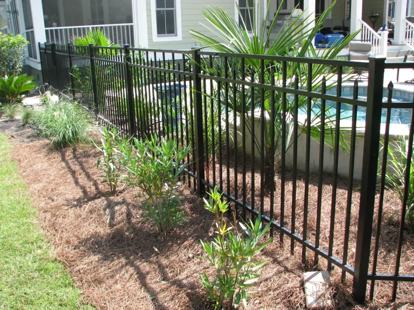 Aluminum coronet fence