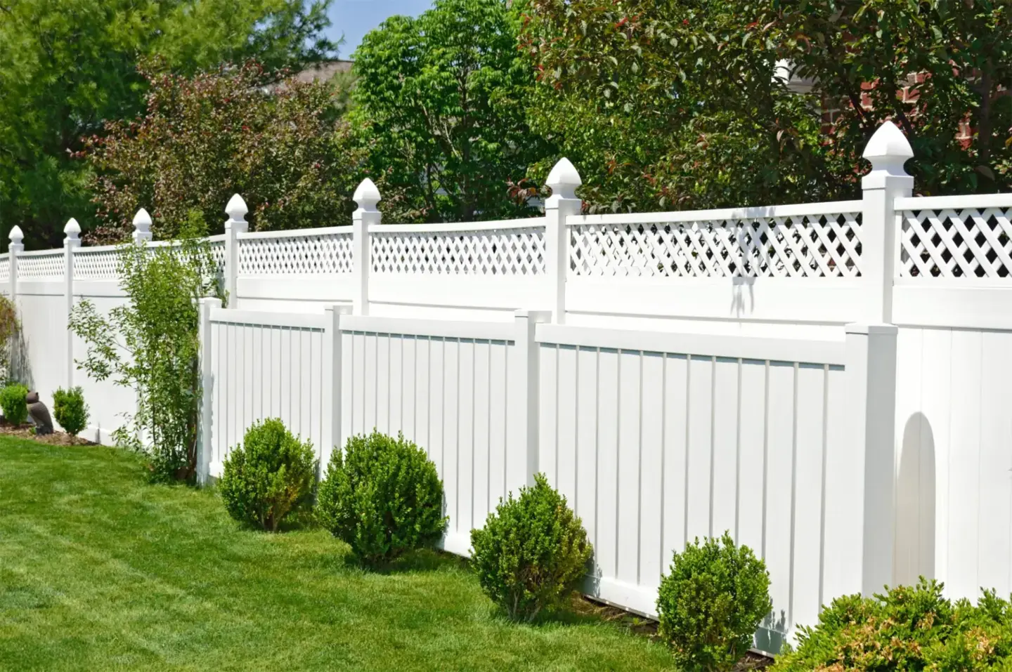 Sk contemporary white vinyl fence