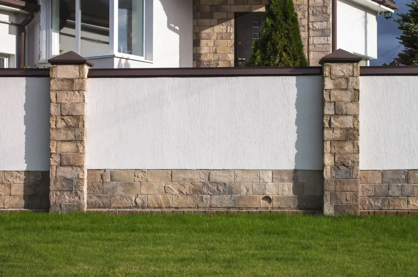 Sk house white precast concrete fence